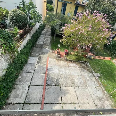Appartement Guesthost - An Oasis In - Roomy Flat With Parking Florence