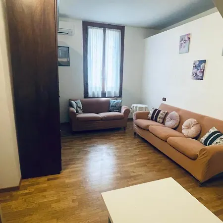 Guesthost - An Oasis In - Roomy Flat With Parking