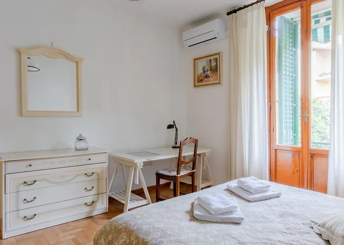 Guesthost - An Oasis In - Roomy Flat With Parking * Florence