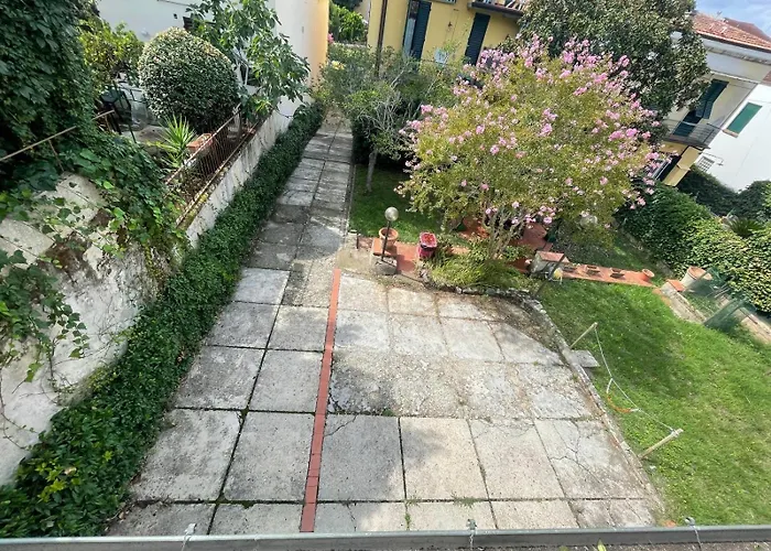 Appartement Guesthost - An Oasis In - Roomy Flat With Parking Florence