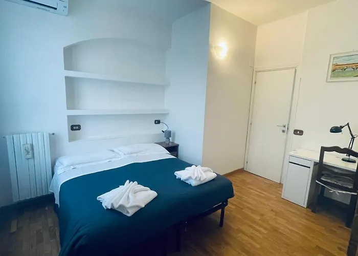 Guesthost - An Oasis In - Roomy Flat With Parking Appartement