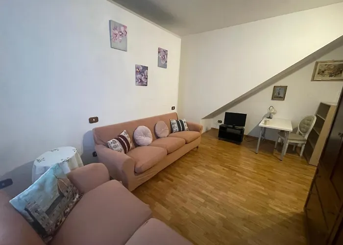 Guesthost - An Oasis In - Roomy Flat With Parking *